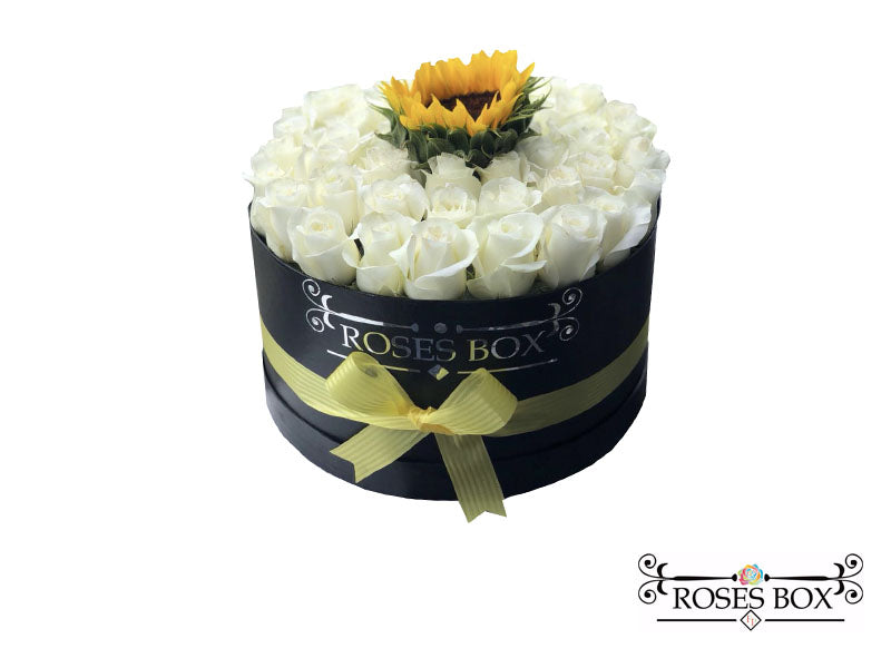 Round Box 25 Rosas blancas y girasol